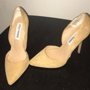 Steve Madden tan d’Orsay pumps.
